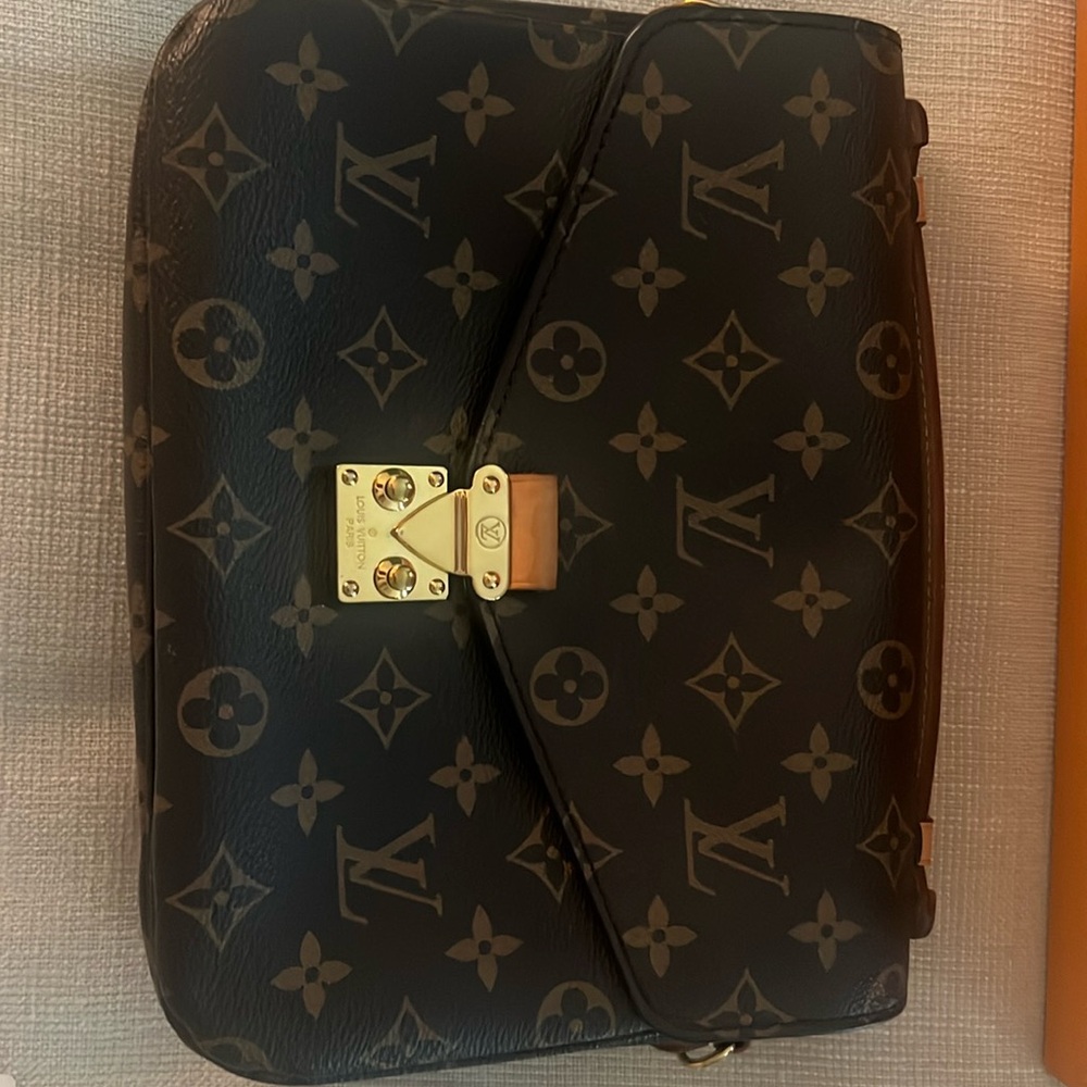 Only used 3-4 times. Like brand new.
